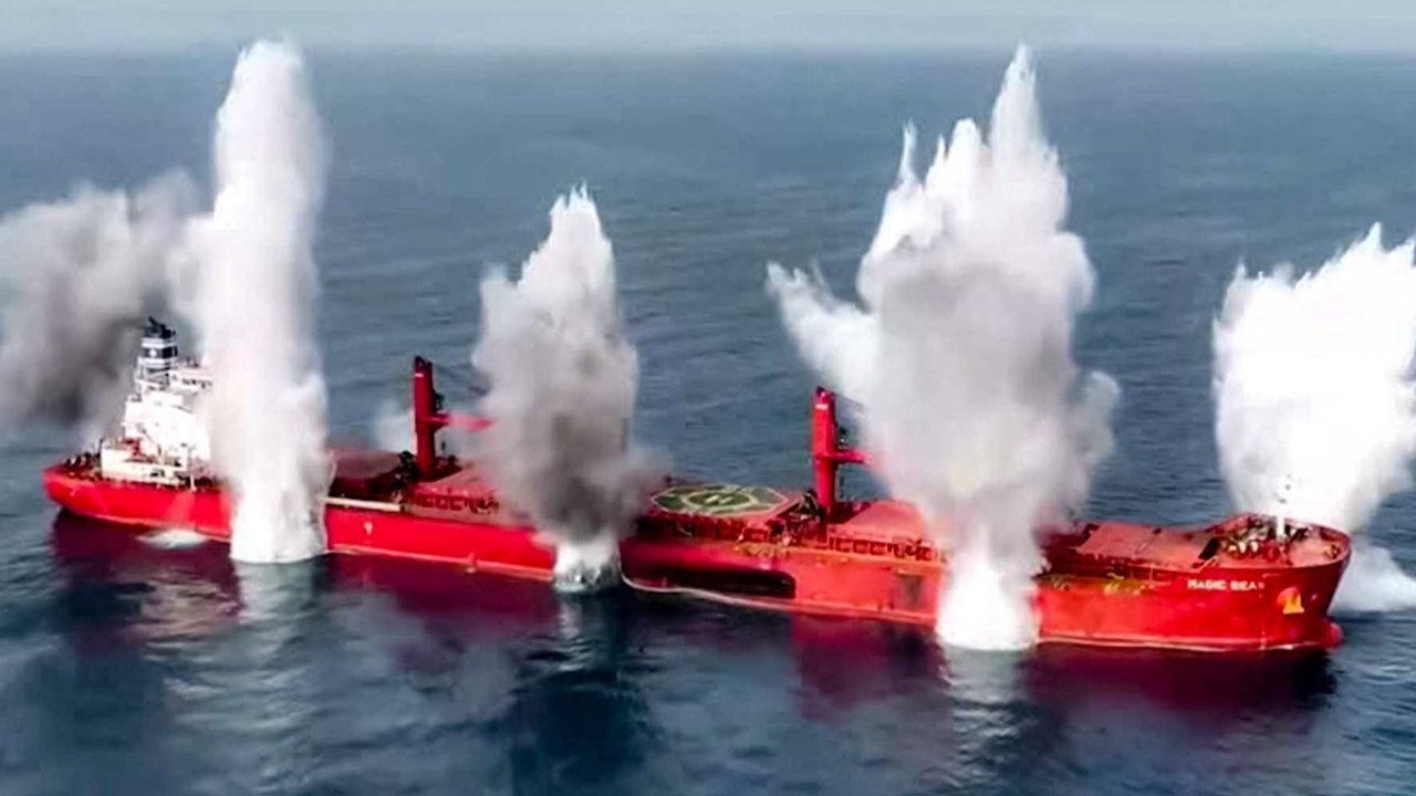 Laut Merah Memanas!